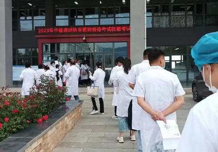 铜仁药学职称报班费用多少钱哪里好-(铜仁药学职称报班费用及推荐)